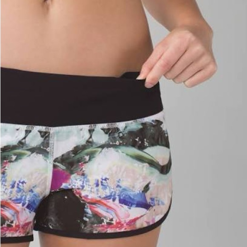 Lululemon Run: Speed Short
Pigment Wave Multi / Black Size 6